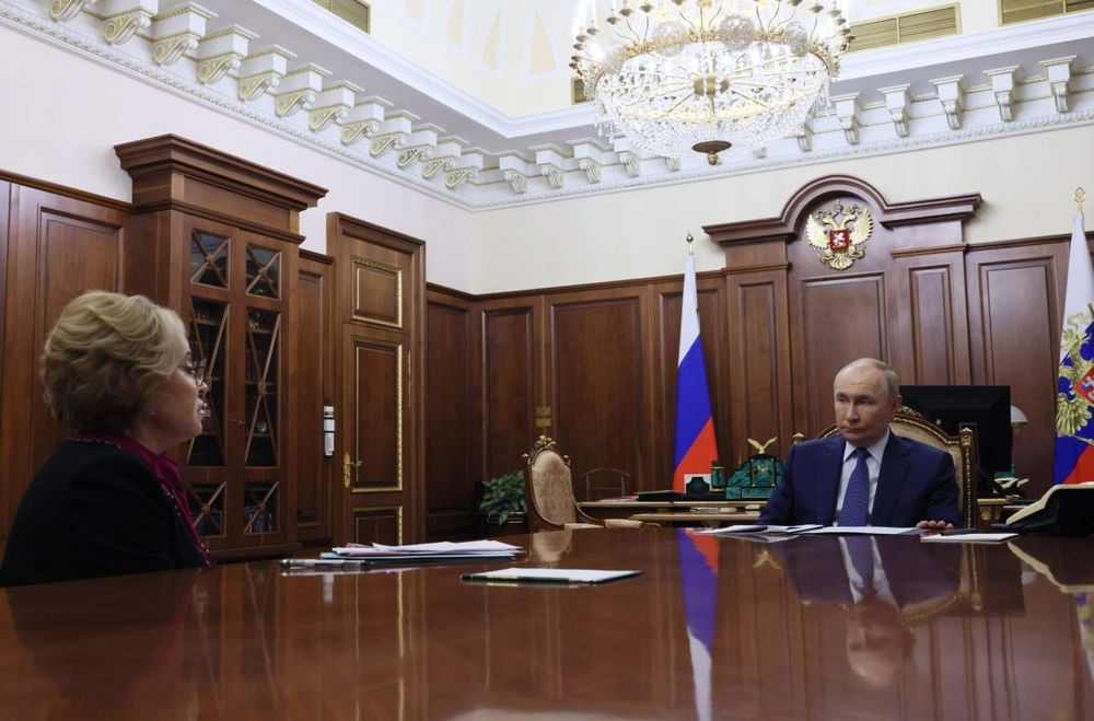 Путин поблагодарил сенаторов за плодотворную весеннюю сессию Совфеда 