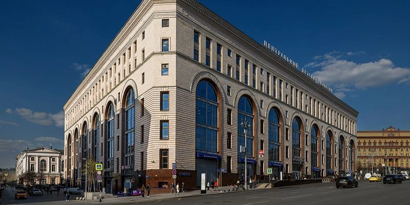 В Центральном детском магазине в Москве произошел хлопок при разгерметизации баллона один человек погиб и трое пострадали