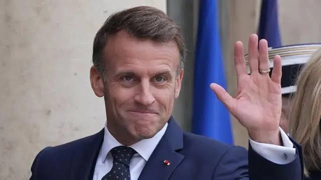 Макрон пообещал усилить давление на Россию после переговоров с Зеленским