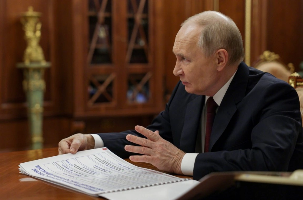 Путин подписал законы о новых правилах увольнения мигрантов